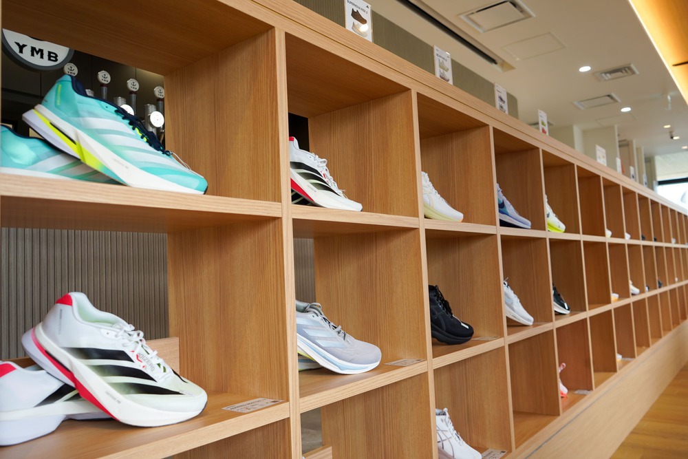 Runtrip BASE STORE のシューズ棚
